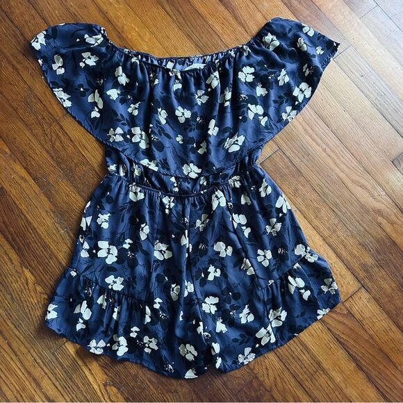 Peach Love California Navy Floral Off Shoulder Romper Size Large - Picture 4 of 12
